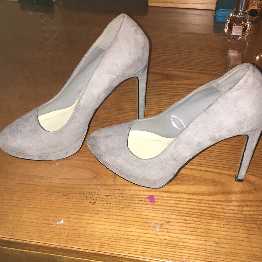 Grey Pumps